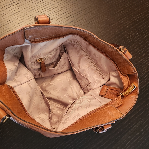 Michael Kors Handbag - Picture 6 of 7